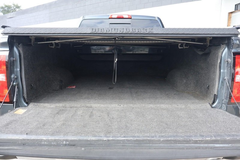 Chevrolet Silverado 2500HD Vehicle Full-screen Gallery Image 10