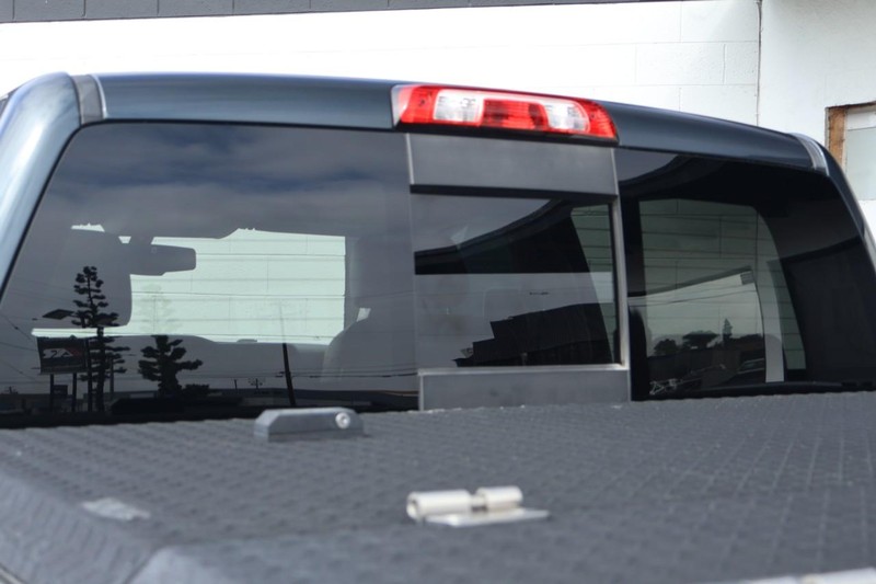 Chevrolet Silverado 2500HD Vehicle Full-screen Gallery Image 12