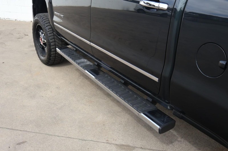 Chevrolet Silverado 2500HD Vehicle Full-screen Gallery Image 16