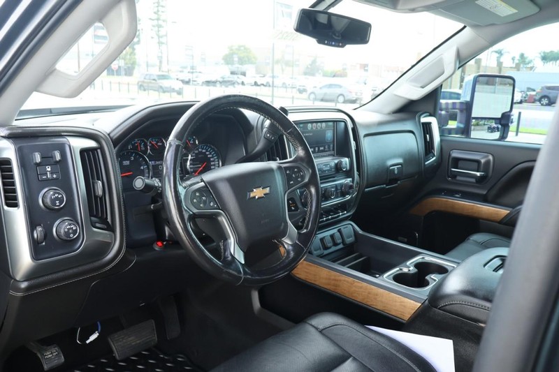 Chevrolet Silverado 2500HD Vehicle Full-screen Gallery Image 22