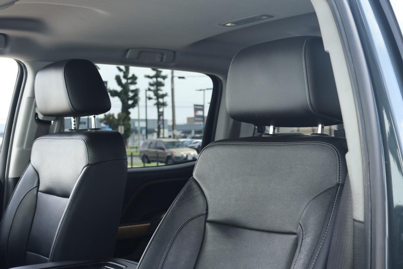 Chevrolet Silverado 2500HD Vehicle Full-screen Gallery Image 25