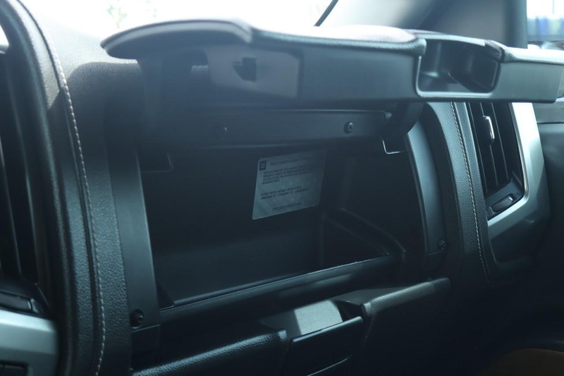 Chevrolet Silverado 2500HD Vehicle Full-screen Gallery Image 28