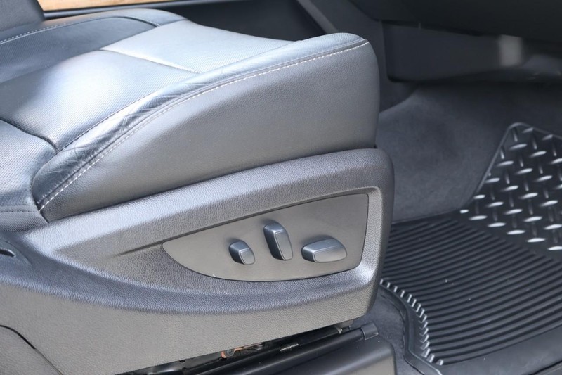 Chevrolet Silverado 2500HD Vehicle Full-screen Gallery Image 29