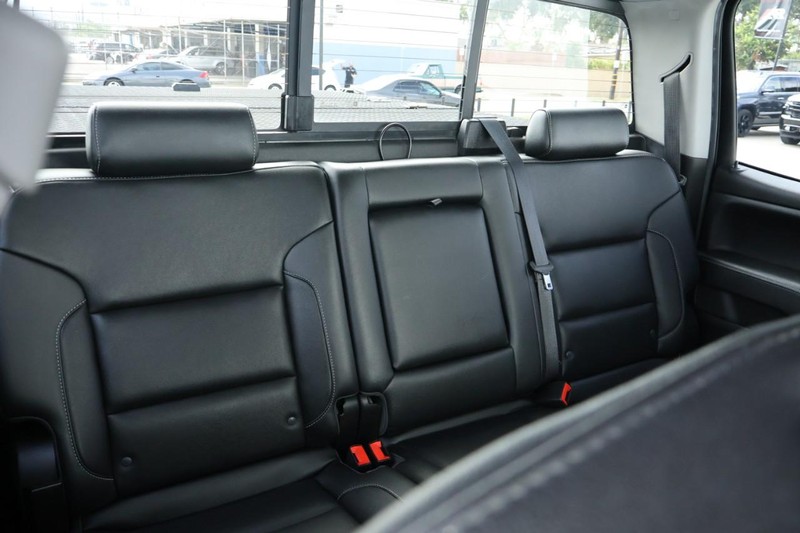 Chevrolet Silverado 2500HD Vehicle Full-screen Gallery Image 31