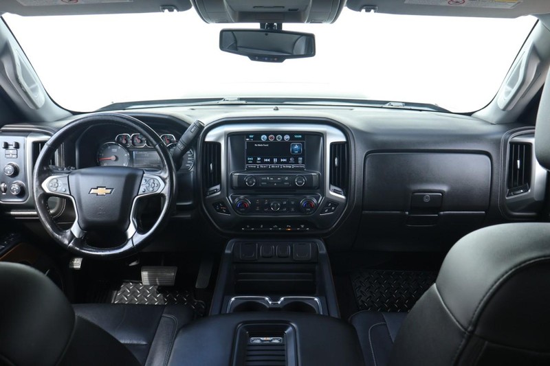 Chevrolet Silverado 2500HD Vehicle Full-screen Gallery Image 32