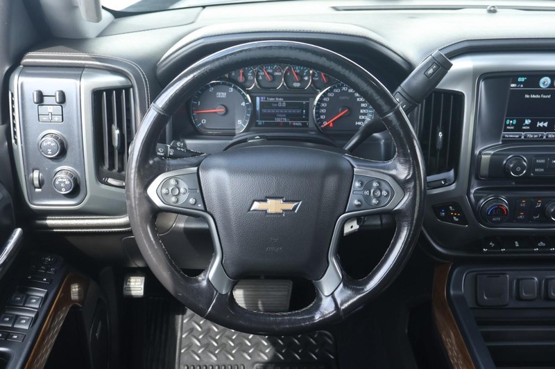 Chevrolet Silverado 2500HD Vehicle Full-screen Gallery Image 34