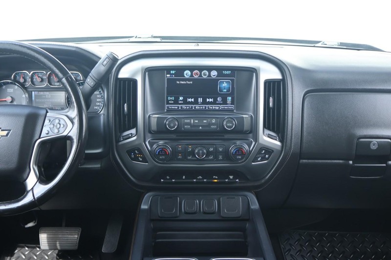 Chevrolet Silverado 2500HD Vehicle Full-screen Gallery Image 37