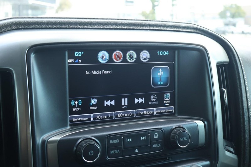 Chevrolet Silverado 2500HD Vehicle Full-screen Gallery Image 38