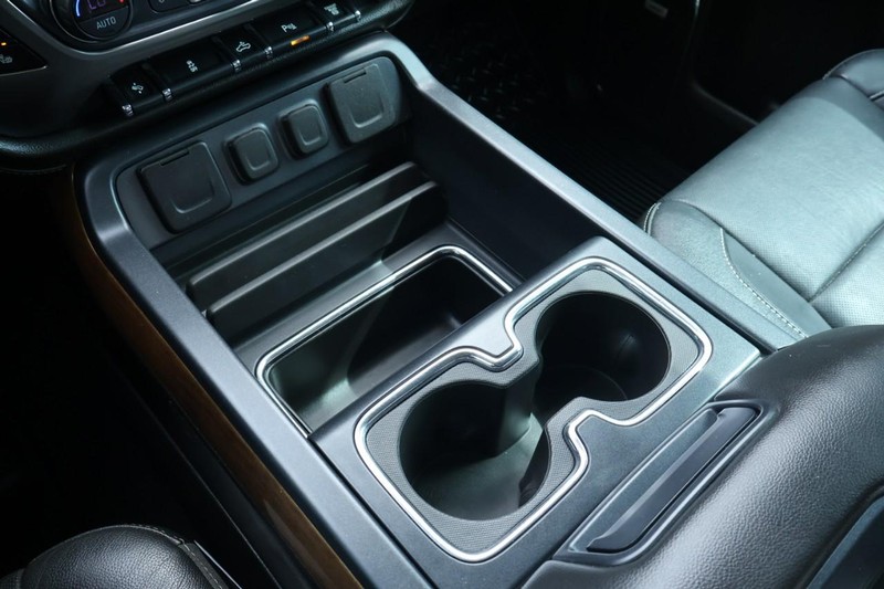 Chevrolet Silverado 2500HD Vehicle Full-screen Gallery Image 43