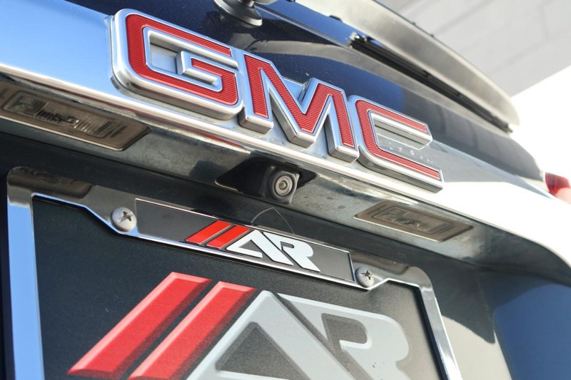 GMC Acadia Vehicle Full-screen Gallery Image 08