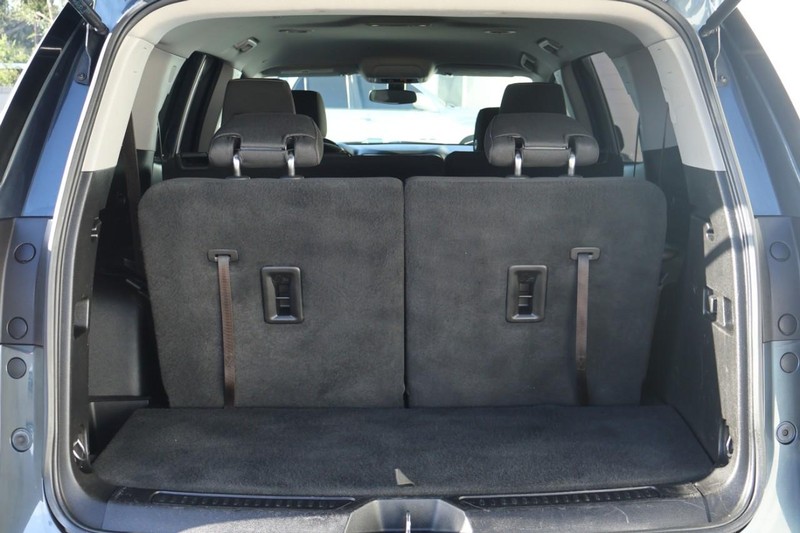 GMC Acadia Vehicle Full-screen Gallery Image 09