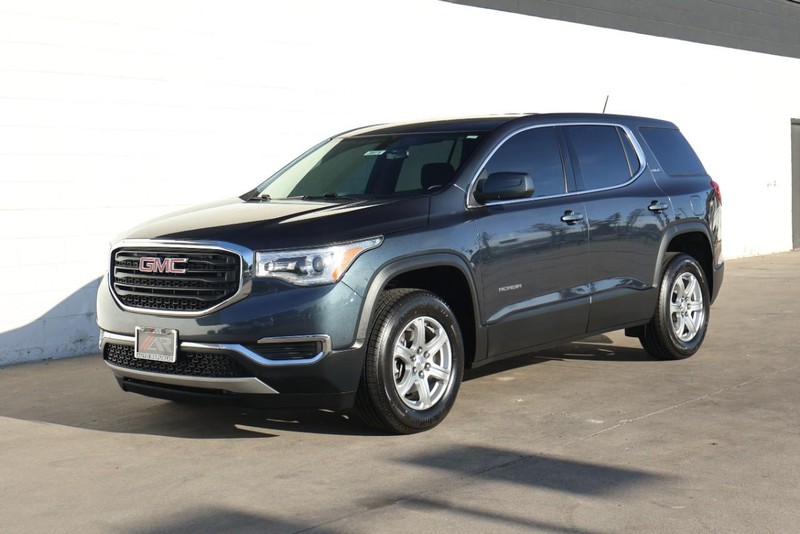 GMC Acadia Vehicle Full-screen Gallery Image 13