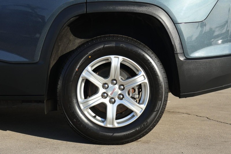 GMC Acadia Vehicle Full-screen Gallery Image 15