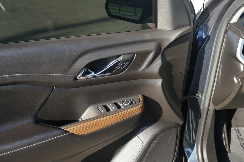 GMC Acadia Vehicle Full-screen Gallery Image 17