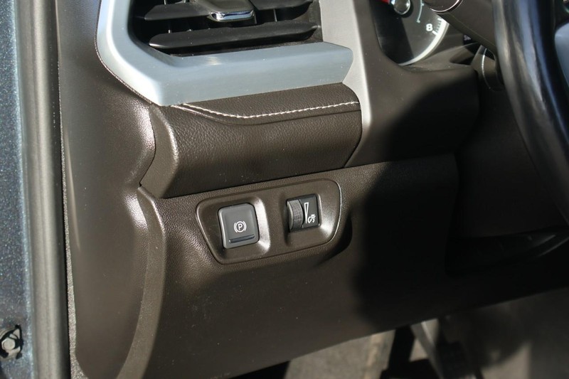 GMC Acadia Vehicle Full-screen Gallery Image 19