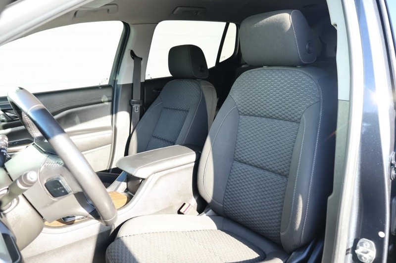 GMC Acadia Vehicle Full-screen Gallery Image 20