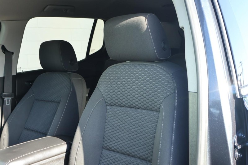 GMC Acadia Vehicle Full-screen Gallery Image 21