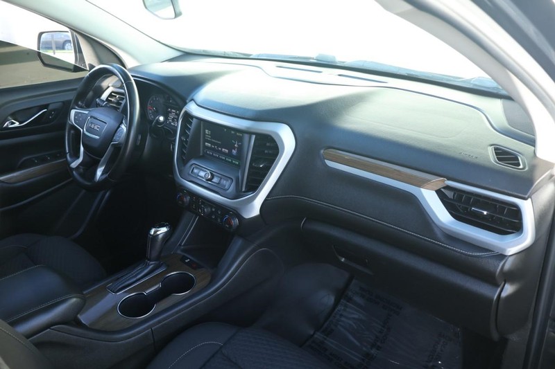 GMC Acadia Vehicle Full-screen Gallery Image 22