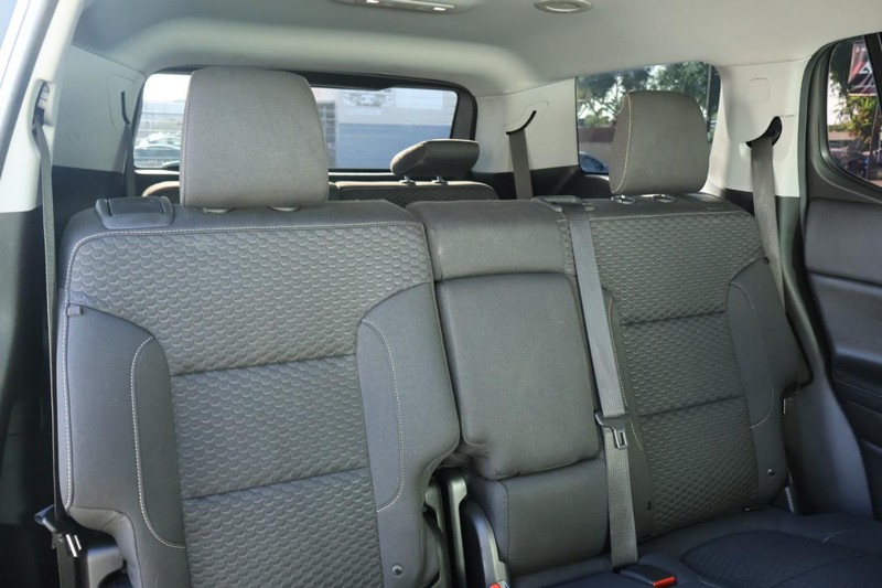 GMC Acadia Vehicle Full-screen Gallery Image 24