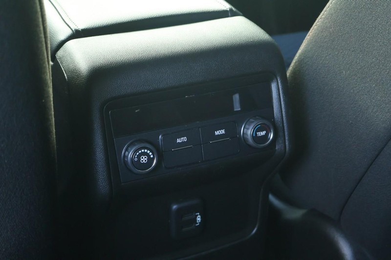 GMC Acadia Vehicle Full-screen Gallery Image 26