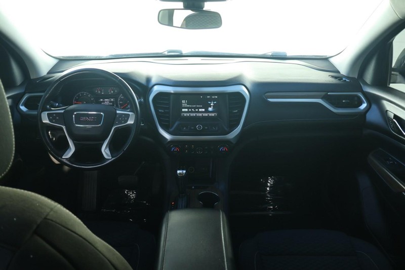 GMC Acadia Vehicle Full-screen Gallery Image 27