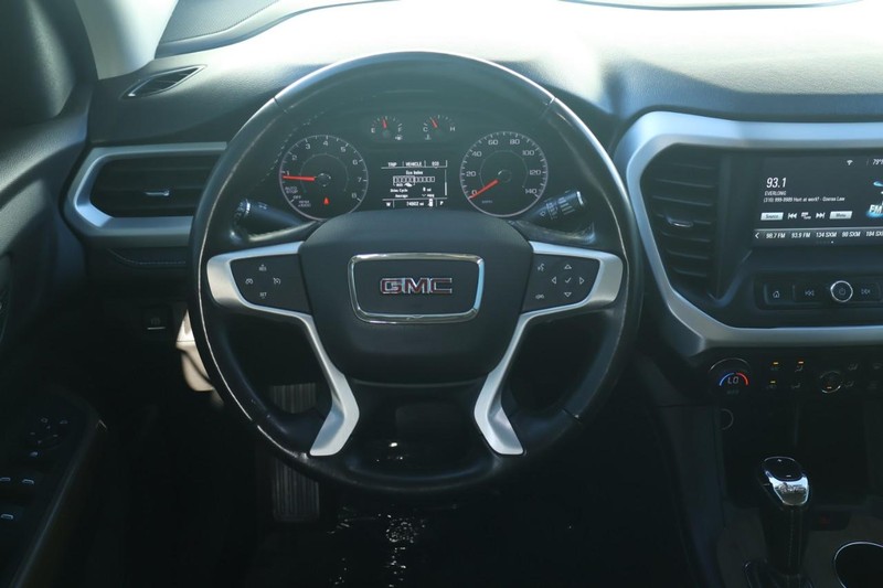 GMC Acadia Vehicle Full-screen Gallery Image 29