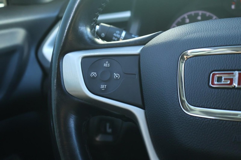 GMC Acadia Vehicle Full-screen Gallery Image 30