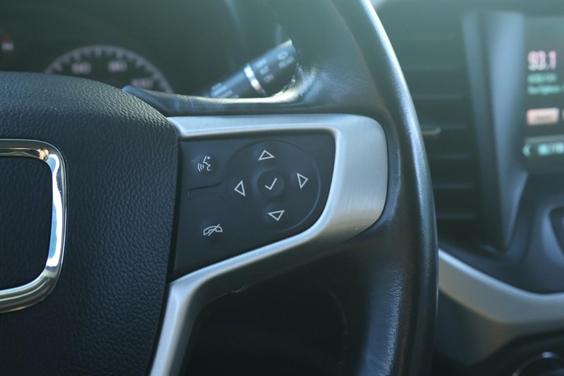 GMC Acadia Vehicle Full-screen Gallery Image 31