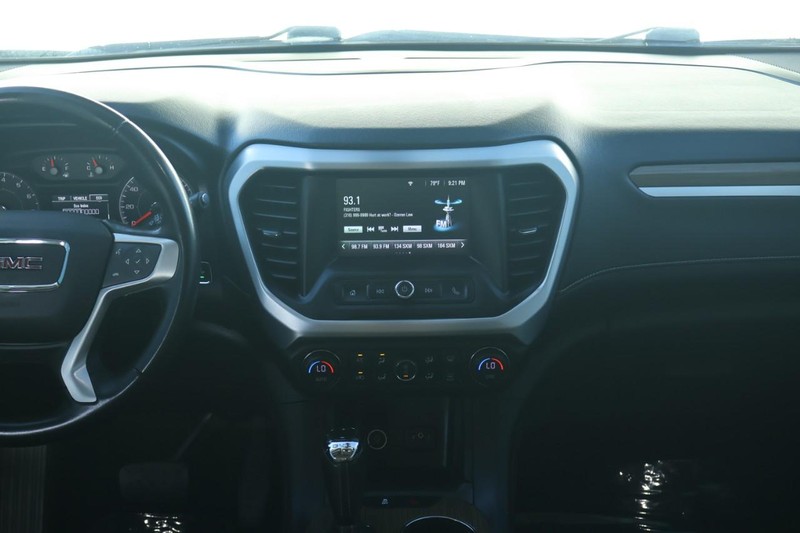 GMC Acadia Vehicle Full-screen Gallery Image 33