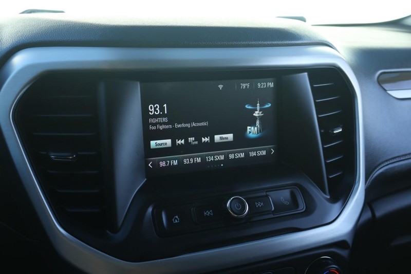 GMC Acadia Vehicle Full-screen Gallery Image 34