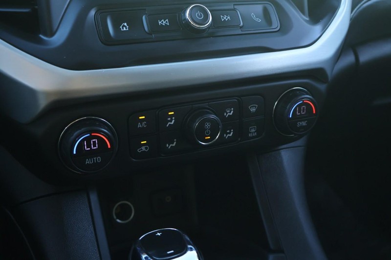 GMC Acadia Vehicle Full-screen Gallery Image 36