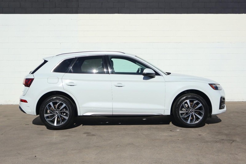 Audi Q5 Vehicle Full-screen Gallery Image 04