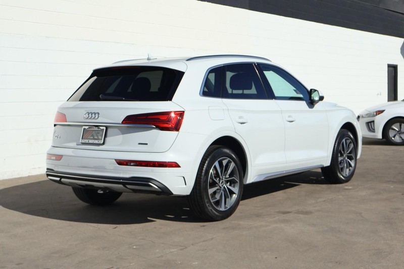 Audi Q5 Vehicle Full-screen Gallery Image 05