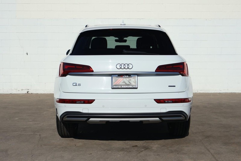 Audi Q5 Vehicle Full-screen Gallery Image 06