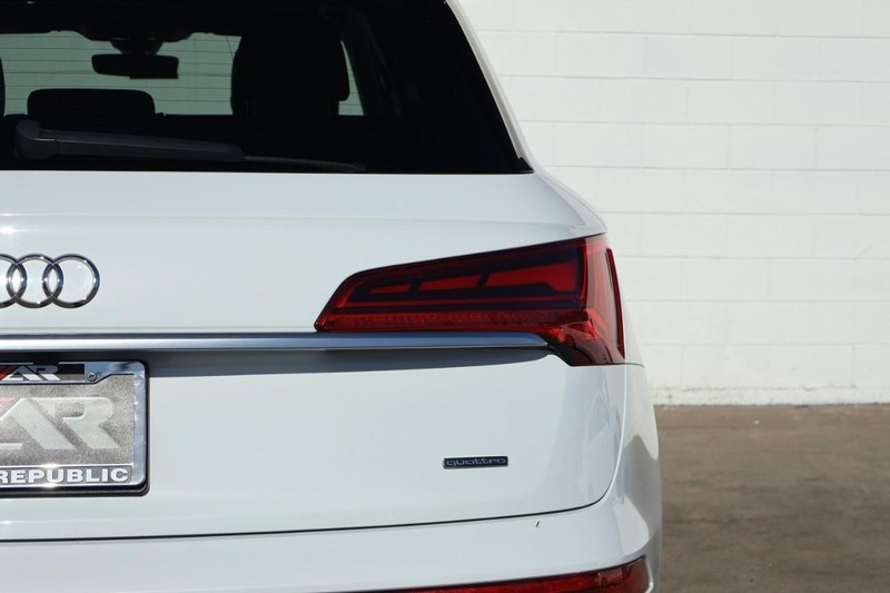 Audi Q5 Vehicle Full-screen Gallery Image 07