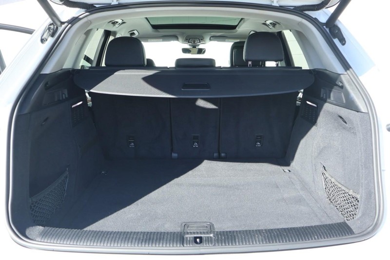 Audi Q5 Vehicle Full-screen Gallery Image 09