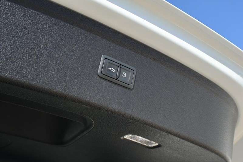 Audi Q5 Vehicle Full-screen Gallery Image 10