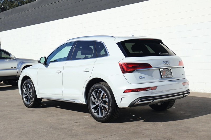 Audi Q5 Vehicle Full-screen Gallery Image 11