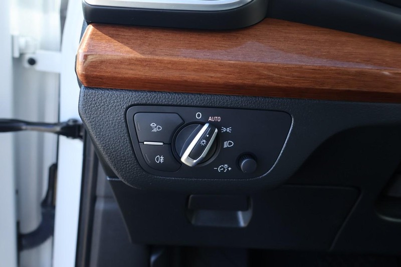 Audi Q5 Vehicle Full-screen Gallery Image 19