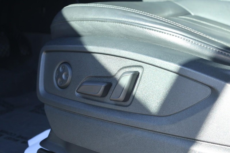 Audi Q5 Vehicle Full-screen Gallery Image 20