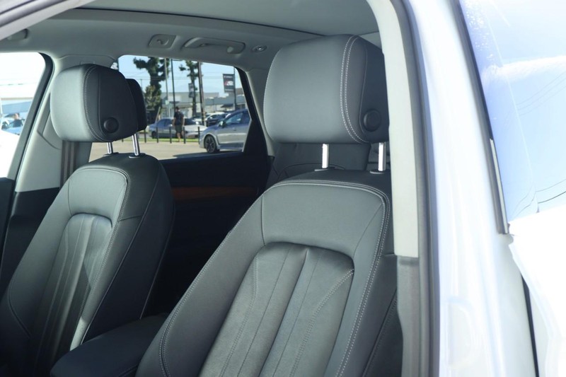 Audi Q5 Vehicle Full-screen Gallery Image 22