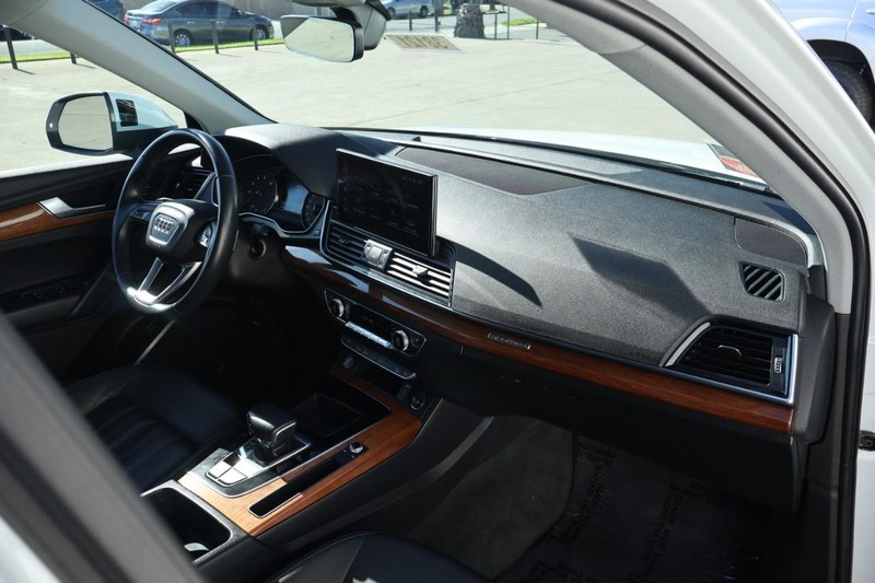 Audi Q5 Vehicle Full-screen Gallery Image 23