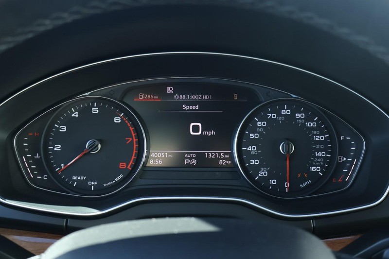 Audi Q5 Vehicle Full-screen Gallery Image 30