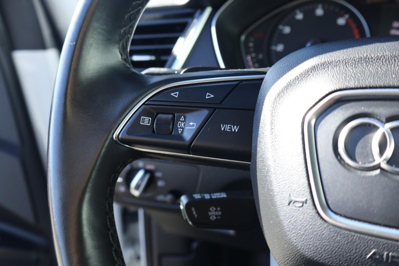 Audi Q5 Vehicle Full-screen Gallery Image 32