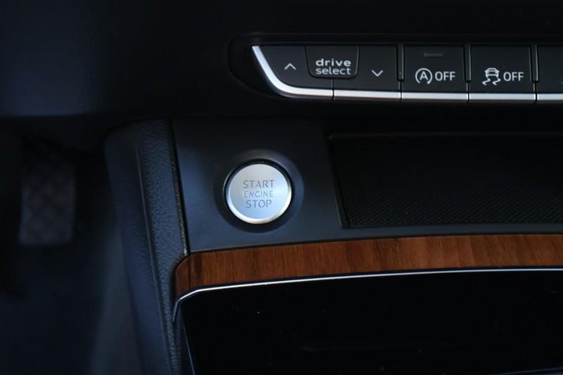 Audi Q5 Vehicle Full-screen Gallery Image 34