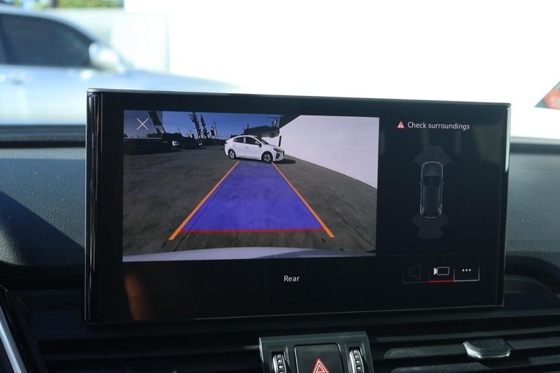 Audi Q5 Vehicle Full-screen Gallery Image 37