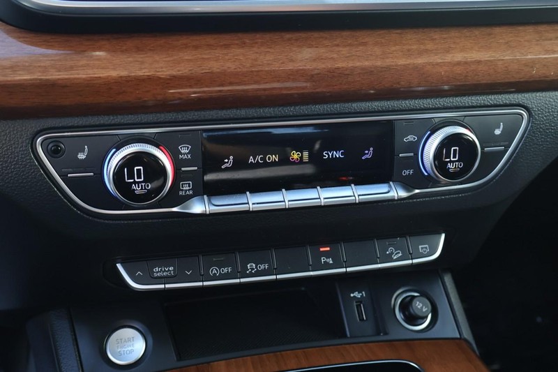 Audi Q5 Vehicle Full-screen Gallery Image 38