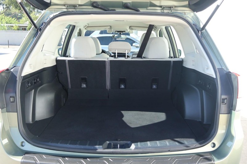 Subaru Forester Vehicle Full-screen Gallery Image 09