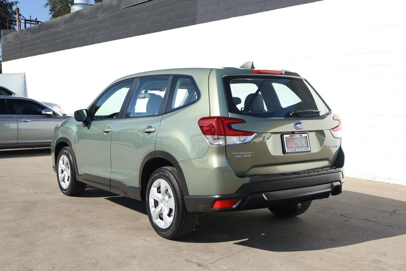 Subaru Forester Vehicle Full-screen Gallery Image 10
