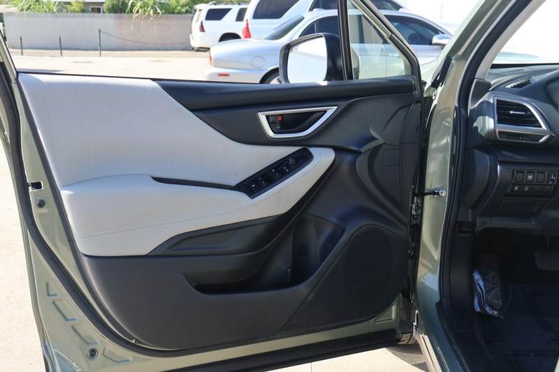 Subaru Forester Vehicle Full-screen Gallery Image 15